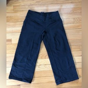 Lululemon wide leg crop - size 6
